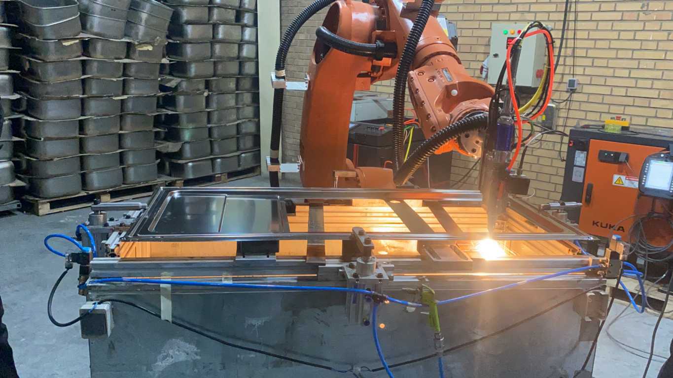 ربات لیزر برش